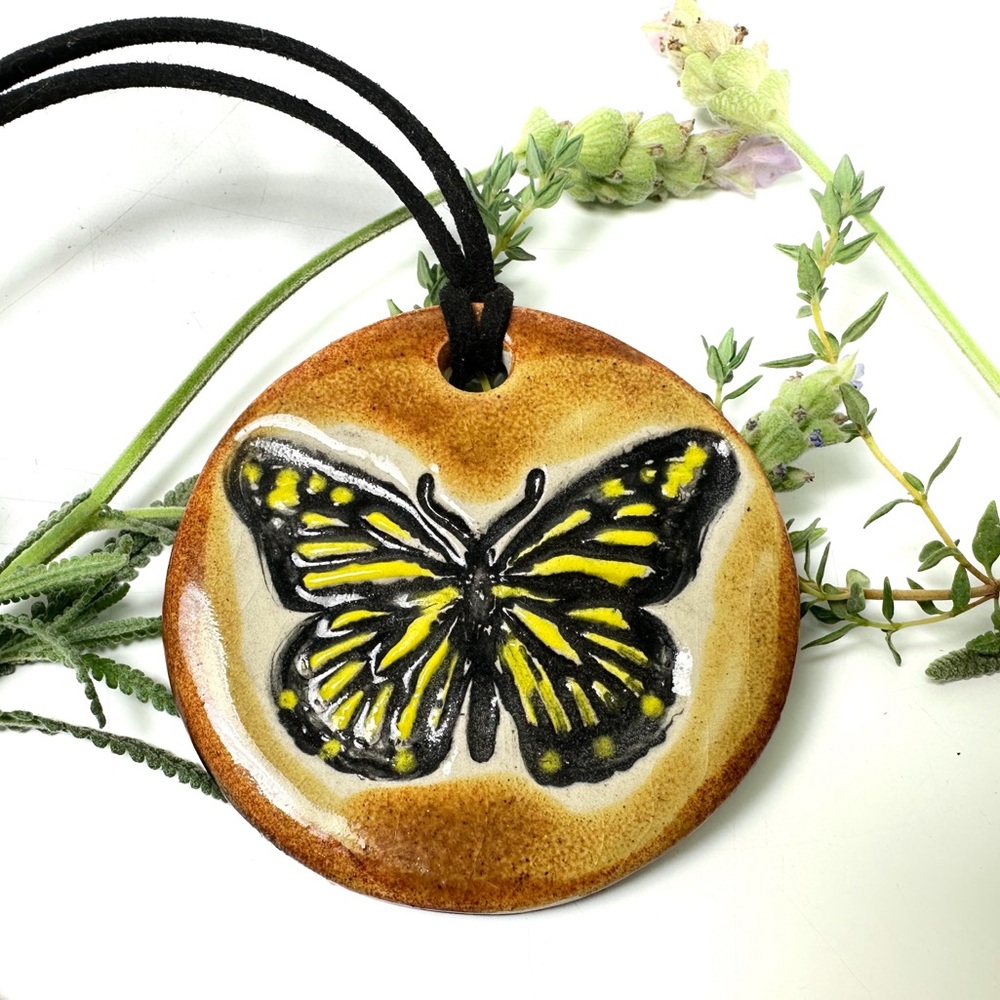 Surly-Ramics Butterfly Ceramic Pendant Necklace w/ Faux Suede Cord New in Box